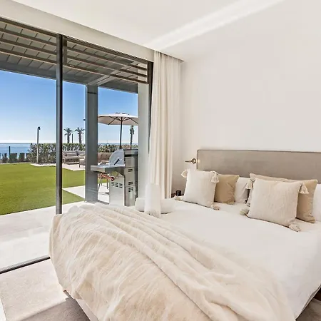 Vacation Marbella I Imare Waterfront, Beachfront Villa, Rooftop Jacuzzi, Indoor * Estepona
