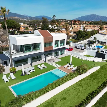 Vacation Marbella I Imare Waterfront, Beachfront Villa, Rooftop Jacuzzi, Indoor * Estepona