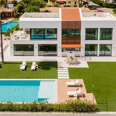 Vacation Marbella I Imare Waterfront, Beachfront Villa, Rooftop Jacuzzi, Indoor