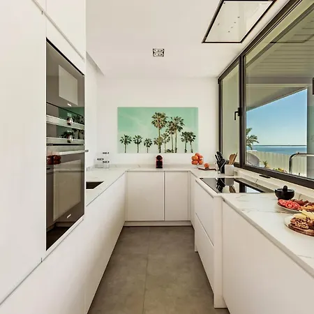 Βίλα Vacation Marbella I Imare Waterfront, Beachfront Villa, Rooftop Jacuzzi, Indoor