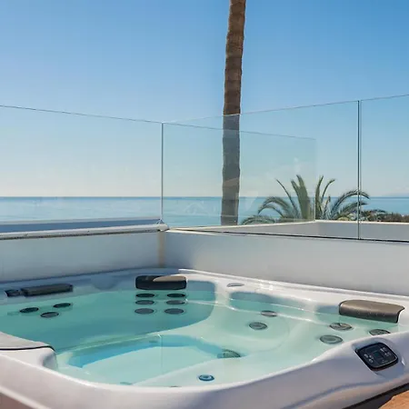 Vacation Marbella I Imare Waterfront, Beachfront Villa, Rooftop Jacuzzi, Indoor Βίλα *