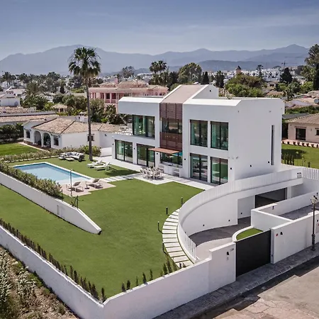 Βίλα Vacation Marbella I Imare Waterfront, Beachfront Villa, Rooftop Jacuzzi, Indoor